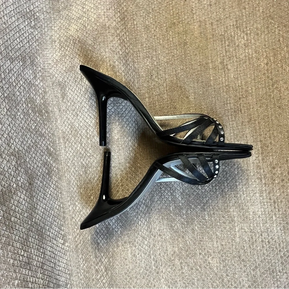 Guess Women’s Black Strappy Rhinestone Heel size 5 in like new condition - Picture 8 of 11